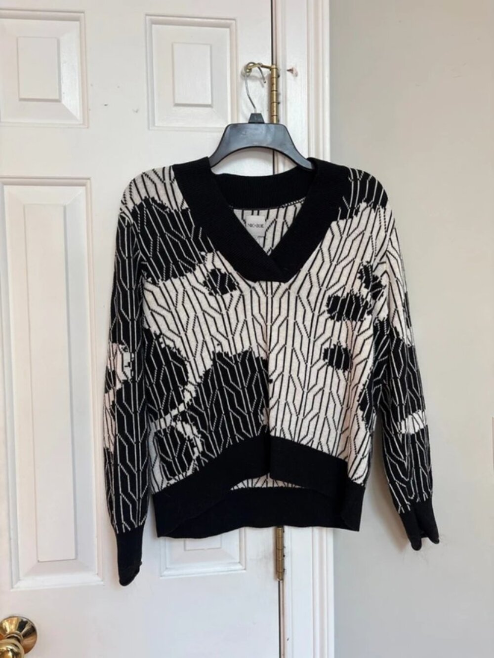 NIC+ZOE Geometric Abstract V-Neck Sweater Black White Size M
